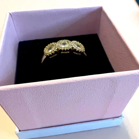 Ring, women’s size 8. Price negotiable. Make your best offer! - Picture 4 of 10